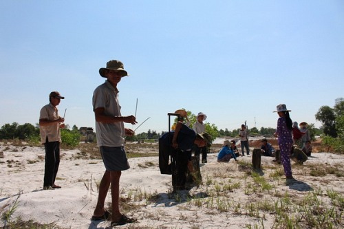 Xung quanh việc khai thác cát tại nghĩa địa gần 200 tuổi (Quảng Nam): Người dân kêu cứu!