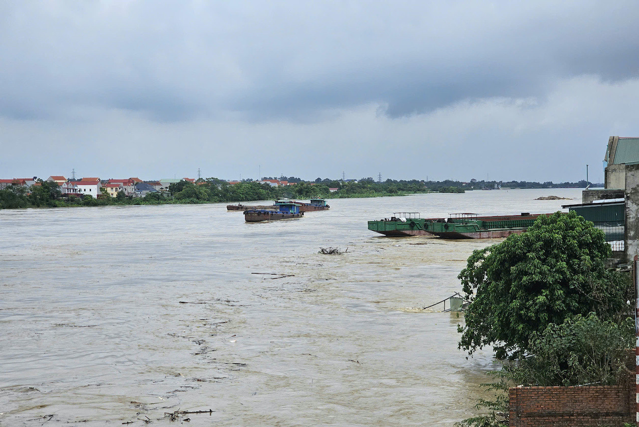 cam-tau-thuyen-luu-thong-qua-7-cau-tai-hai-duong-hai-phong-quang-ninh