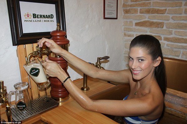 ‘Đột nhập’ khu spa tắm bia độc đáo tại Cộng Hòa Séc