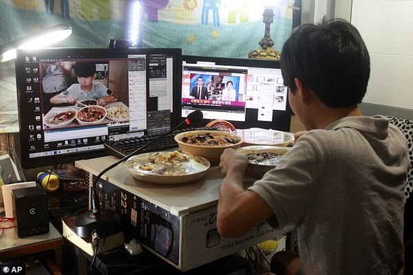 14 tuổi kiếm hơn 30 triệu/đêm nhờ nghề 'ăn trực tuyến'