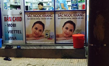 Poster quảng cáo sản phẩm Sắc Ngọc Khang tại nhà thuốc