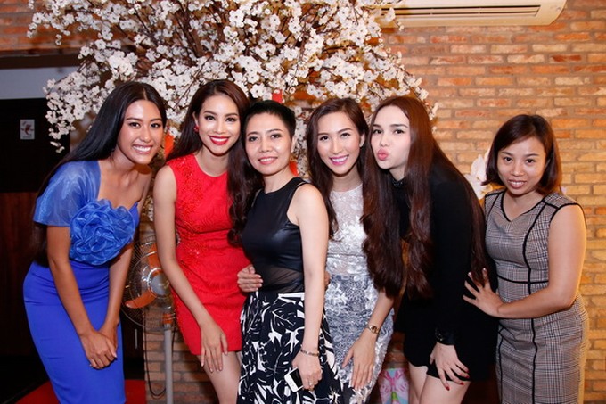 Hoa hậu Phạm Hương bí mật mở tiệc chiêu đãi mối quan hệ đặc biệt