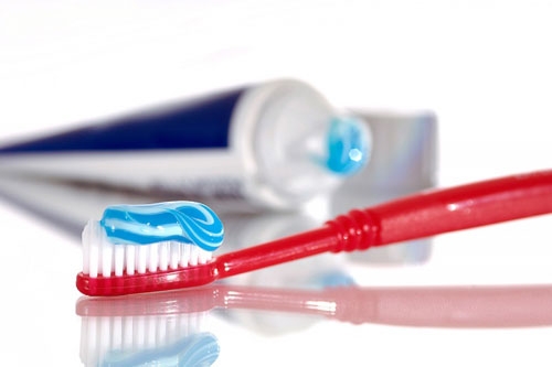 Sử dụng kem đánh răng chứa Fluor như thế nào cho hợp lý?