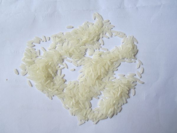 Tiến hành kiểm tra mẫu gạo bị cho là gạo giả ở Quảng Trị