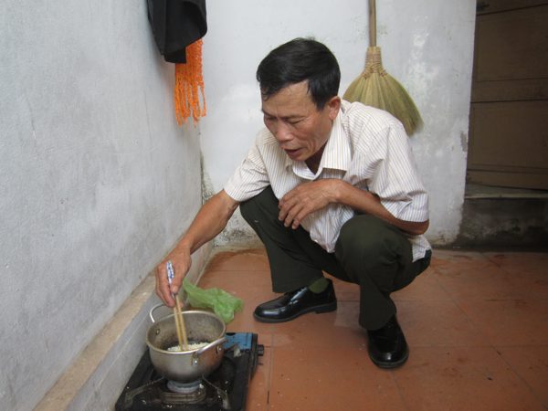 Tiến hành kiểm tra mẫu gạo bị cho là gạo giả ở Quảng Trị