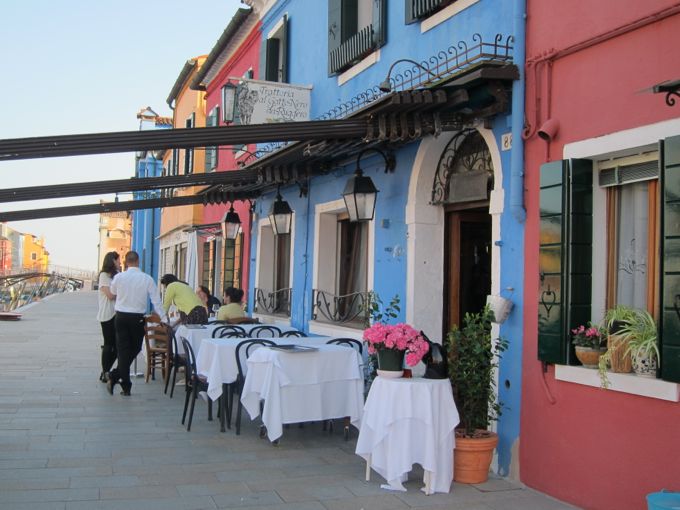 Vì sao đảo Burano lại thu hút du khách khi đến Venice