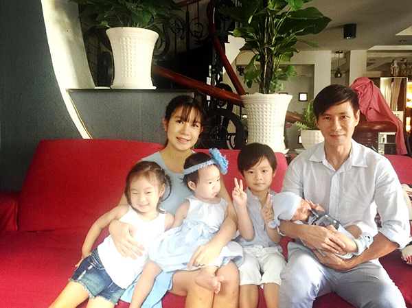 Lý Hải giảm chạy show để phụ vợ chăm sóc 4 con nhỏ