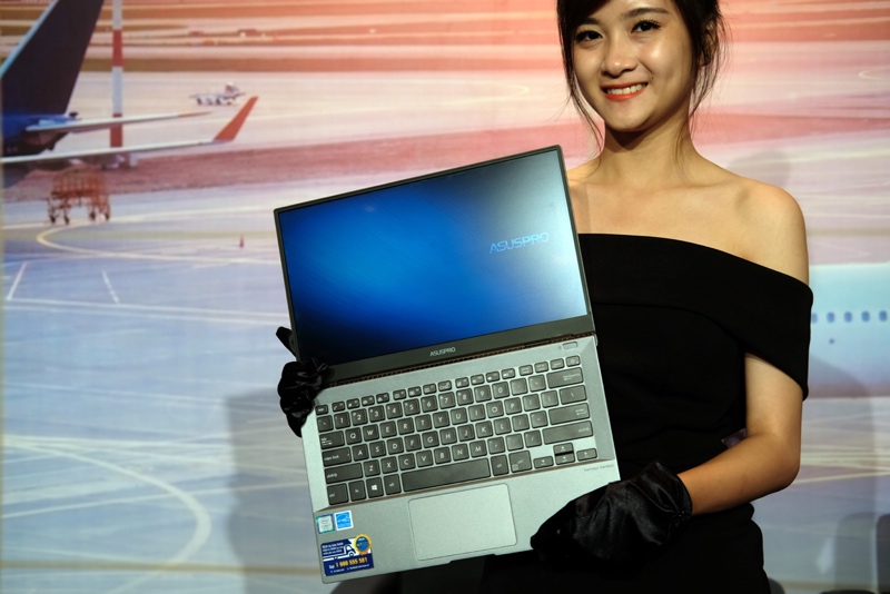 'Asus ra 3 laptop mới mỏng nhẹ, pin lâu tại Việt Nam