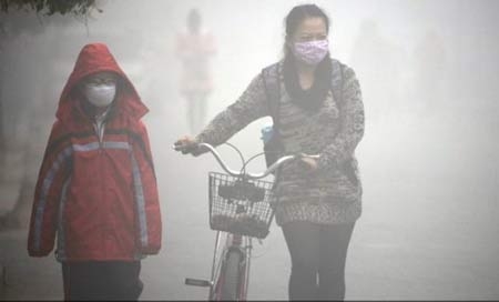 Ô nhiễm không khí khiến người Việt ngày càng khó có con