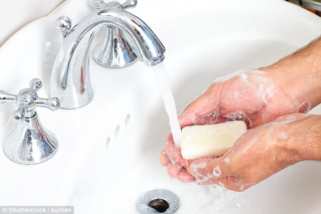 Hóa chất trong xà phòng, kem đánh răng có thể gây ung thư ruột