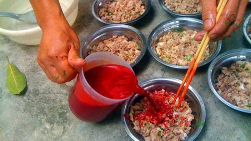 Sau bữa cơm chế biến từ thịt lợn rừng tự nuôi, trong đó có món tiết canh sụn, 50 người tại huyện Đông Hưng, tỉnh Thái Bình bị ngộ độc.
