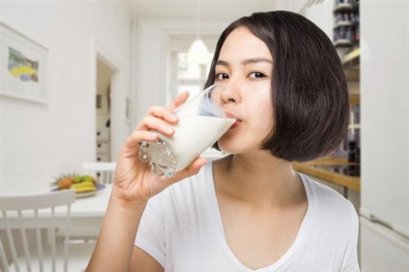 Tránh uống sữa vào buổi sáng khi mắc những chứng bệnh này