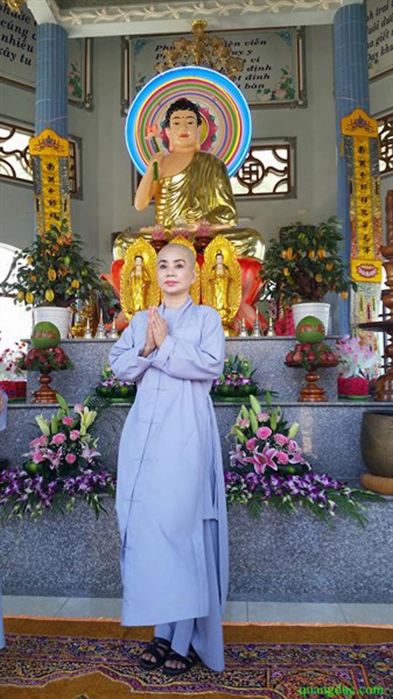  Hoa hậu Võ Bích Liên quy y cửa Phật. 